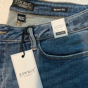 NWT, Judy Blue, high waisted, frayed hem skinny